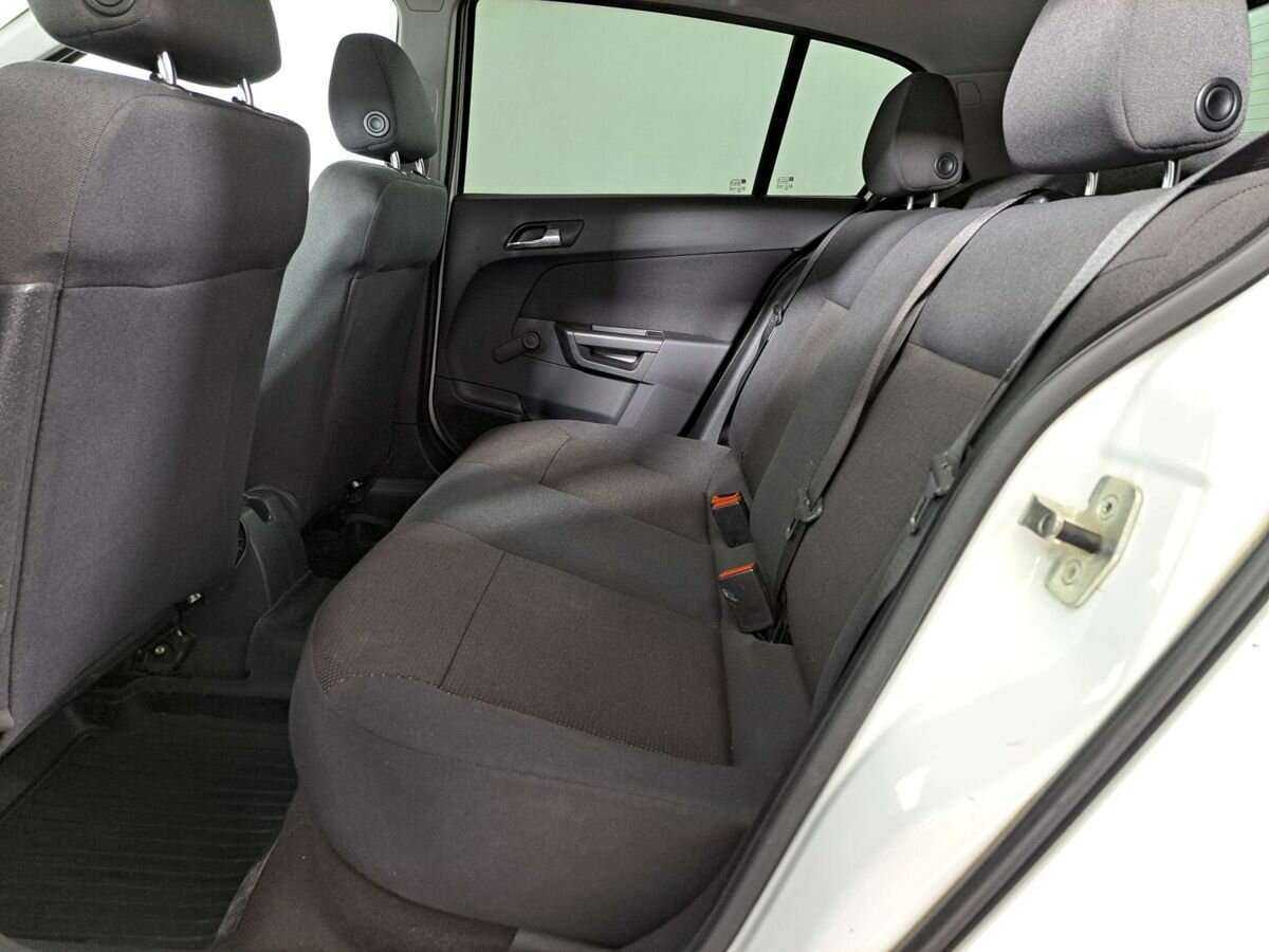 Купить Opel Astra, 2012, 210 557 км, фото №10